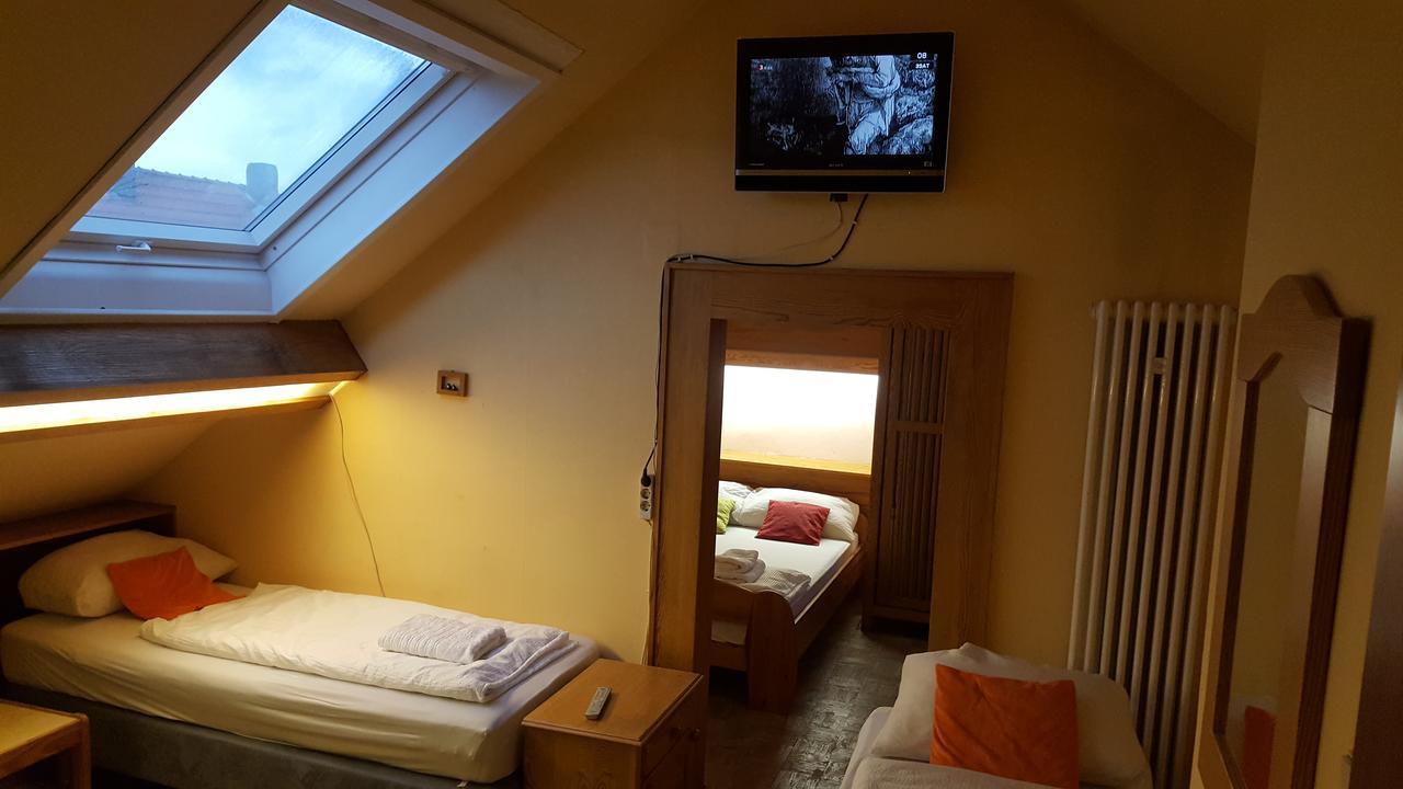 Kansakar Hotel كايزرسلاوترن المظهر الخارجي الصورة