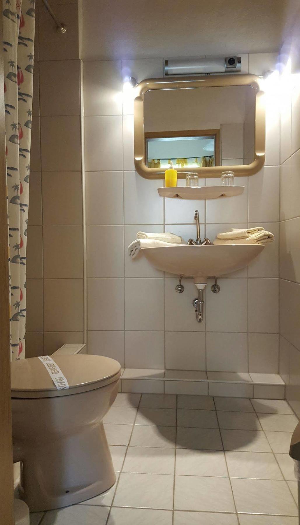 Kansakar Hotel كايزرسلاوترن المظهر الخارجي الصورة